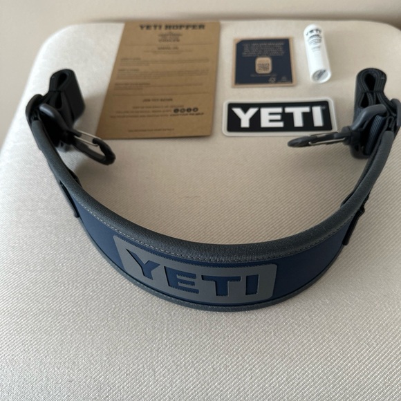 Yeti Navy Blue Yeti Hopper Flip 18 Cooler Bag With Lexus logo - Picture 8 of 10